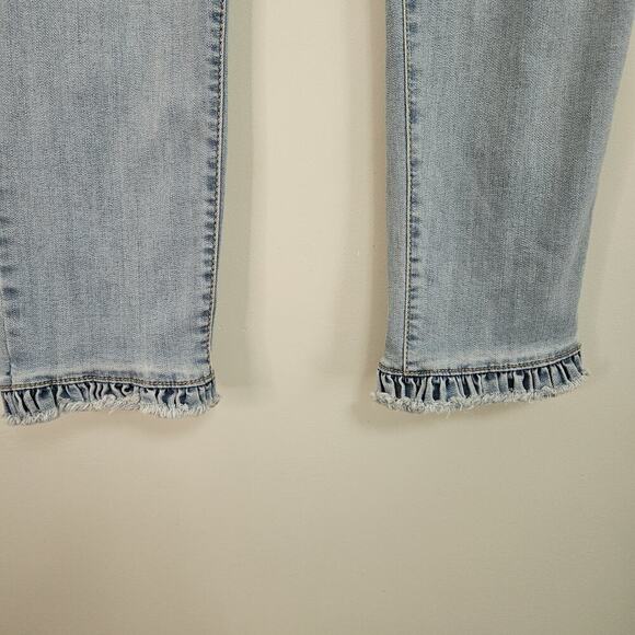 Crown & Ivy Women's High Rise Skinny Lt Blue Denim Ruffle Hem Crop Jeans 6R - Picture 5 of 16